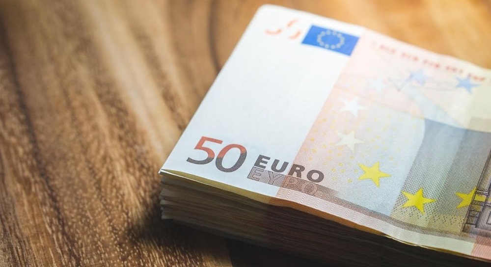 Nuk ndalet renia e Euros, monedha europiane poshte 109 lekeve
